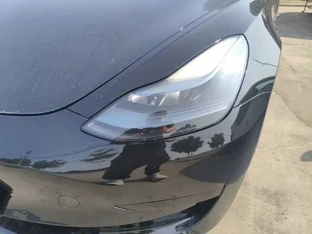 Tesla Model 3 — Фото автомобиля 23