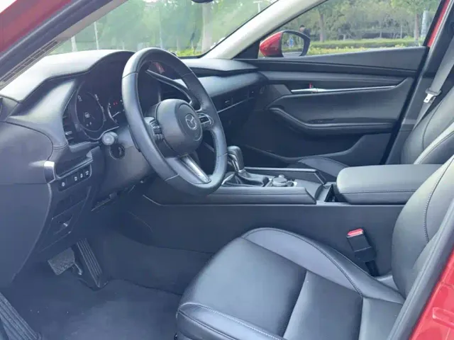 Mazda Axela — Фото автомобиля 17