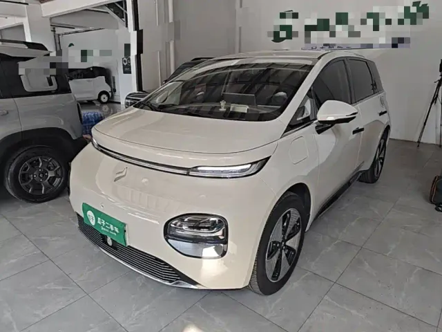 Фотография автомобиля — Baojun Cloud
