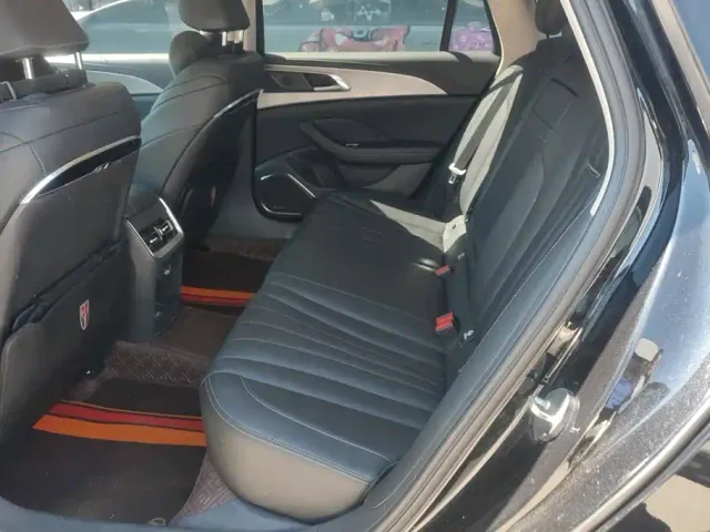 Hongqi H5 — Фото автомобиля 11