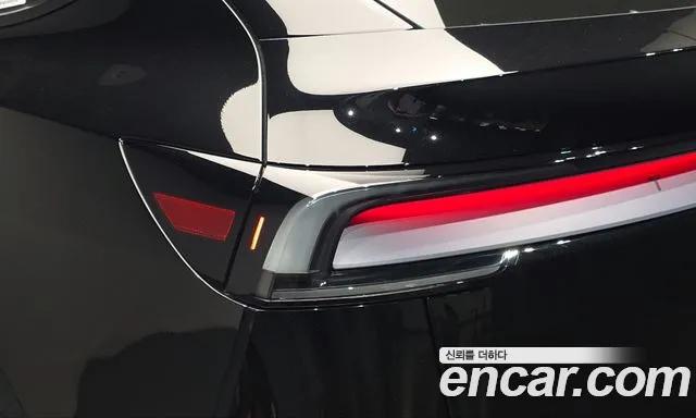Tesla Model Y — Фото автомобиля 8