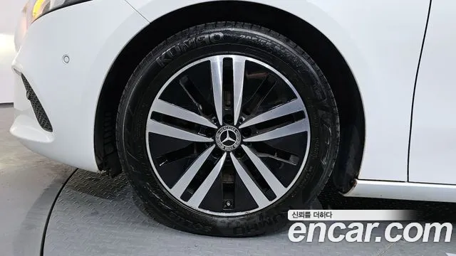 Mercedes-Benz A-Class — Фото автомобиля 5