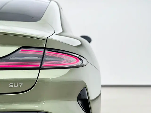 Xiaomi SU7 — Фото автомобиля 9