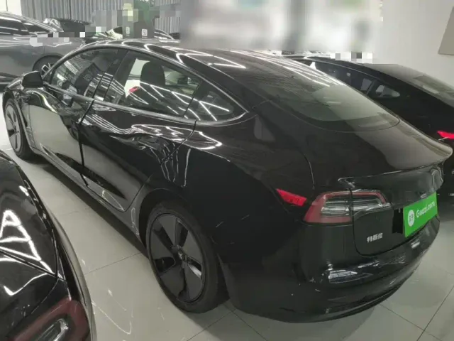 Tesla Model 3 — Фото автомобиля 4