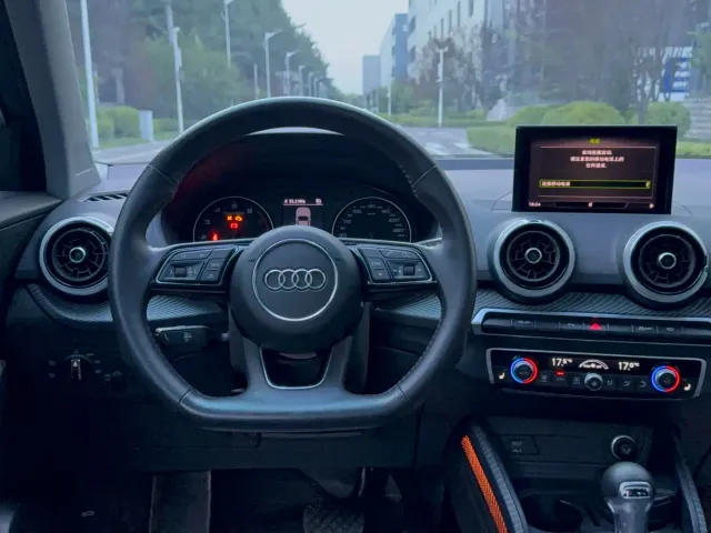 Audi Q2L — Фото автомобиля 10