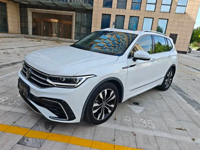 Фотография автомобиля — Volkswagen Tiguan L