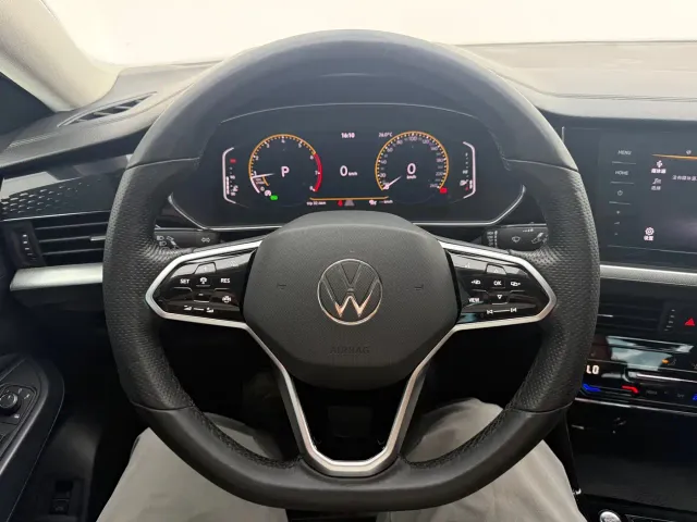 Volkswagen Passat — Фото автомобиля 7