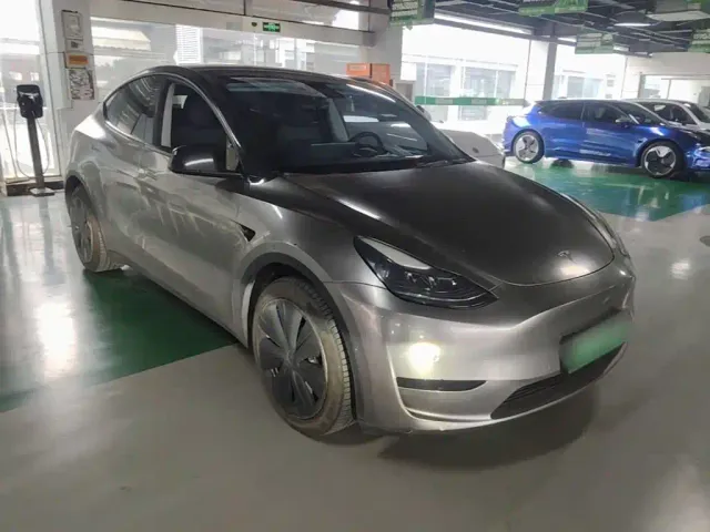 Tesla Model Y — Фото автомобиля 3
