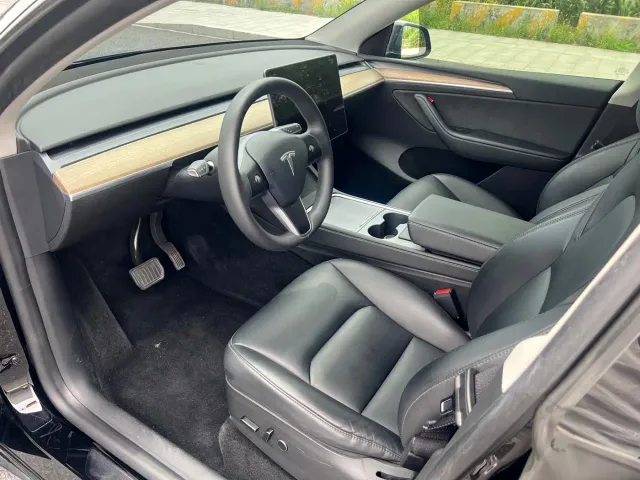 Tesla Model Y — Фото автомобиля 11