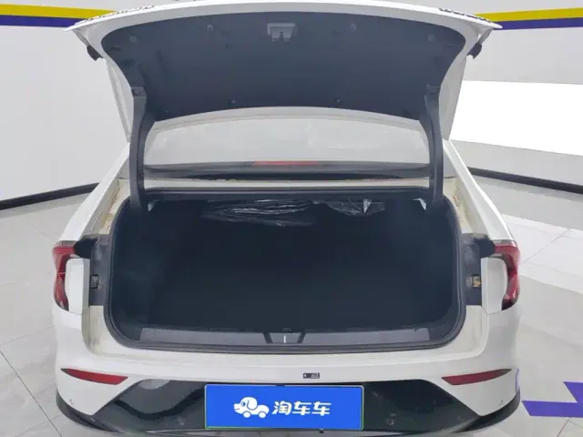 Wuling Starlight — Фото автомобиля 4