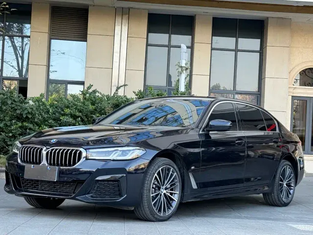 Фотография автомобиля — BMW 5 Series