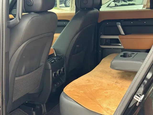 Land Rover Defender — Фото автомобиля 9
