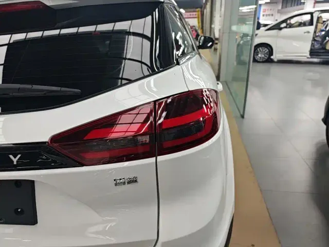 Geely Boyue — Фото автомобиля 7