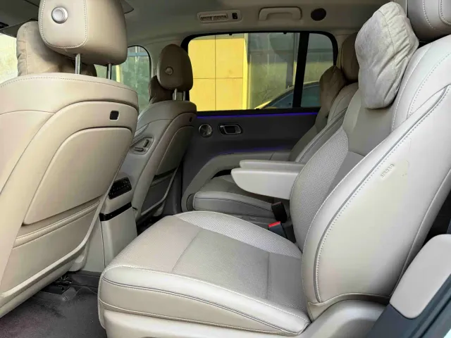 Li Auto i8 — Фото автомобиля 9