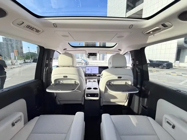 Li Auto MEGA — Фото автомобиля 10