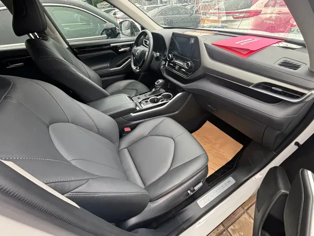 Toyota Highlander — Фото автомобиля 17