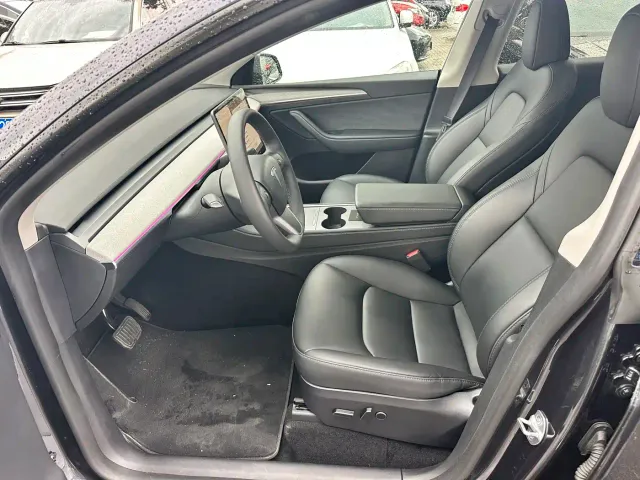 Tesla Model Y — Фото автомобиля 4