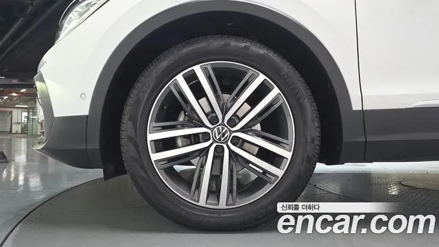 Volkswagen Tiguan Tiguan 2 поколение 2.0 TDI Prestige — Фото автомобиля 5