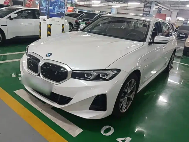 Фотография автомобиля — BMW i3