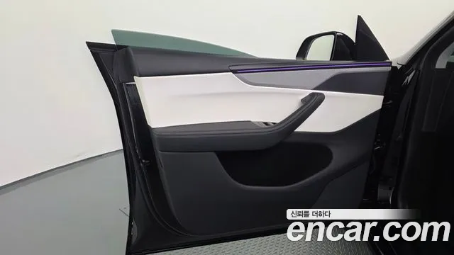 Tesla Model Y — Фото автомобиля 13