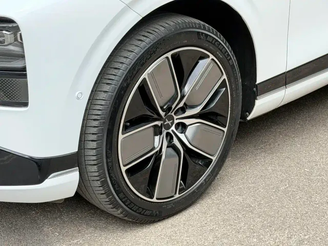 Xpeng G9 — Фото автомобиля 9