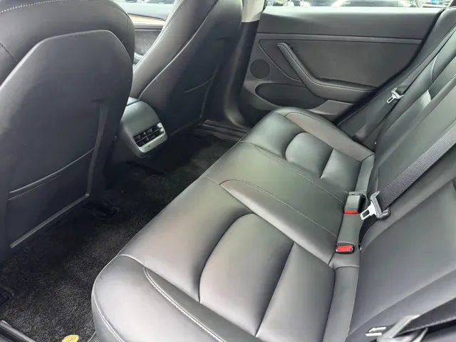 Tesla Model 3 — Фото автомобиля 6
