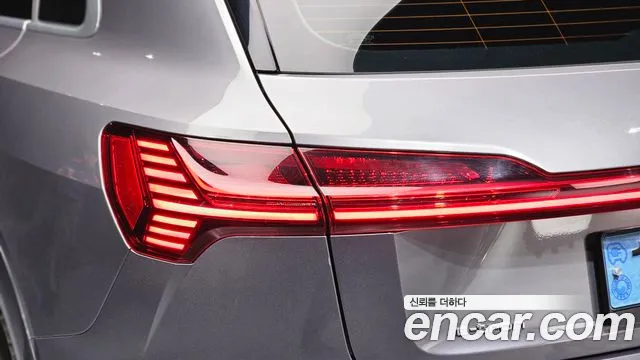 Audi e-tron — Фото автомобиля 22