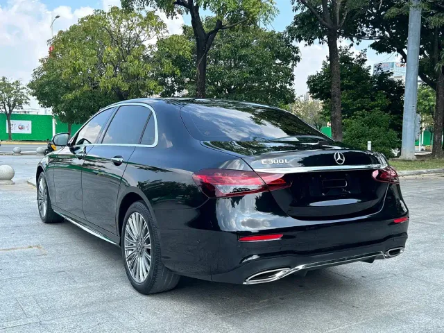 Mercedes-Benz E-Class — Фото автомобиля 16