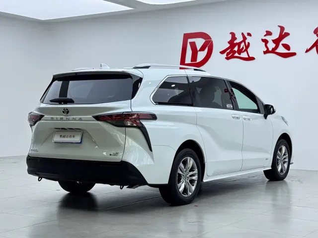Toyota Sienna — Фото автомобиля 19