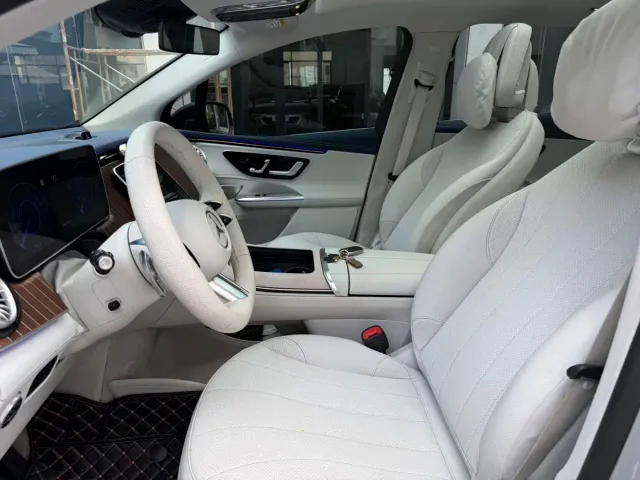 Mercedes-Benz EQE SUV — Фото автомобиля 9