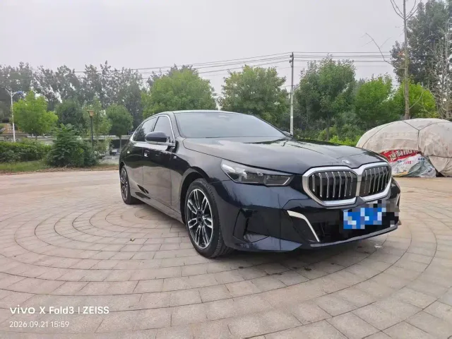 Фотография автомобиля — BMW 5 Series