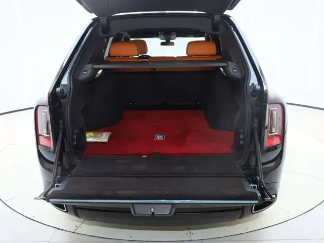 Rolls-Royce Cullinan — Фото автомобиля 23
