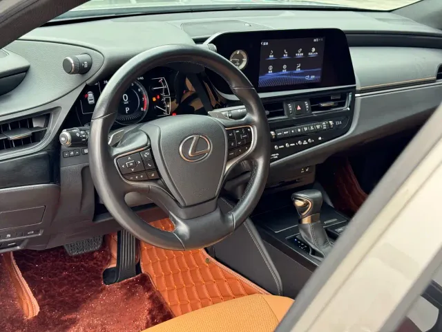 Lexus ES — Фото автомобиля 11