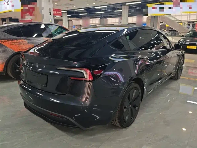 Tesla Model 3 — Фото автомобиля 6