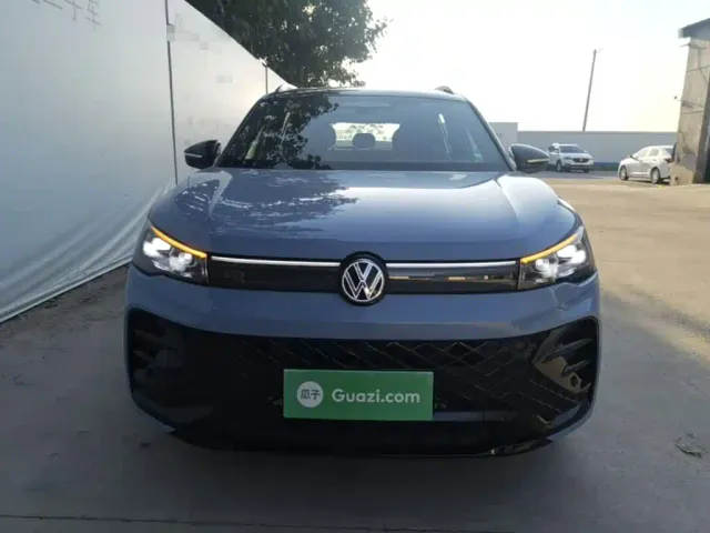 Volkswagen Tiguan L — Фото автомобиля 2