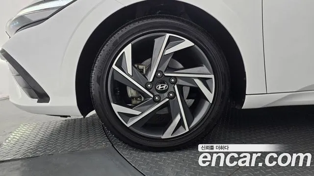 Hyundai Avante CN7 — Фото автомобиля 5