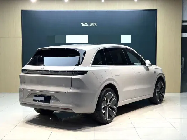 Li Auto L6 — Фото автомобиля 9