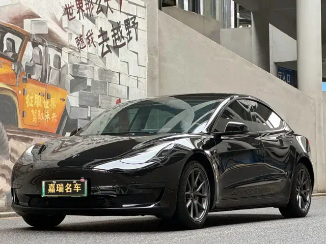 Фотография автомобиля — Tesla Model 3