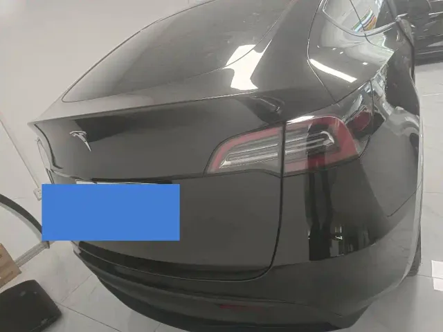 Tesla Model Y — Фото автомобиля 11
