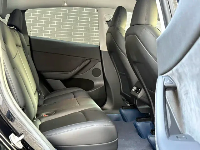 Tesla Model Y — Фото автомобиля 4