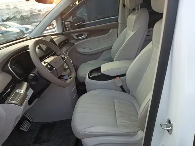 Roewe iMAX8 — Фото автомобиля 14