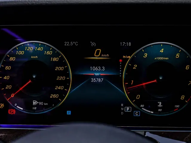 Mercedes-Benz E-Class — Фото автомобиля 19