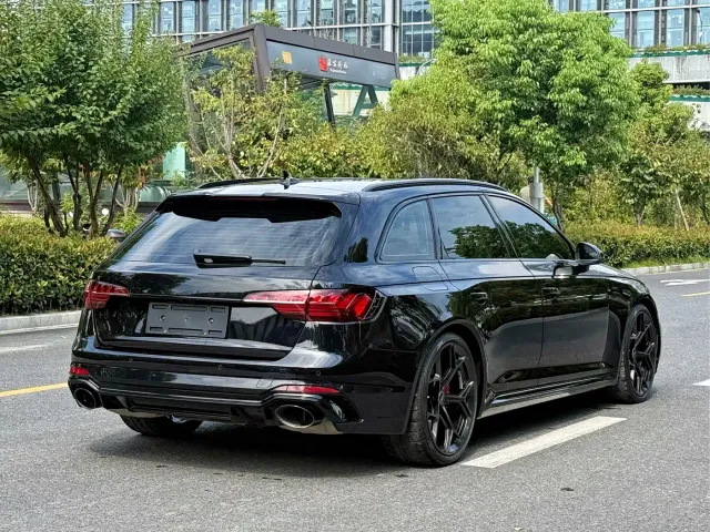 Audi RS 4 — Фото автомобиля 3
