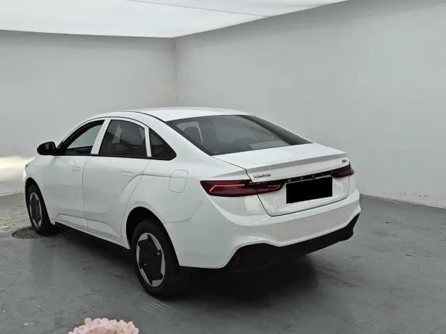 Geely Geometry A — Фото автомобиля 9