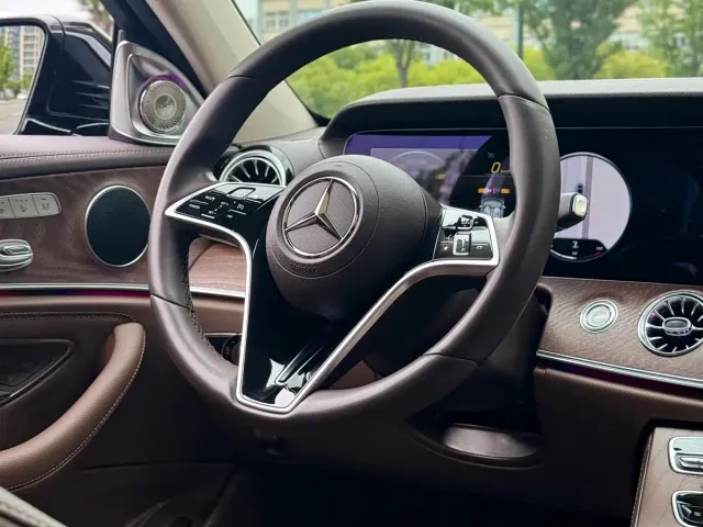 Mercedes-Benz E-Class — Фото автомобиля 11