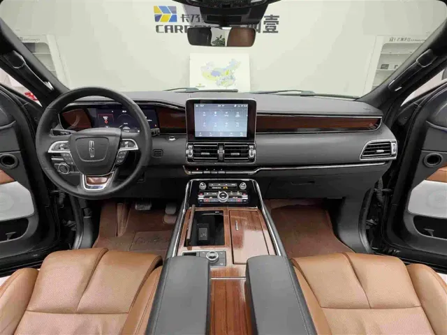 Lincoln Navigator — Фото автомобиля 12