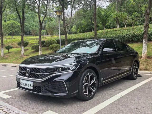 Фотография автомобиля — Volkswagen Passat