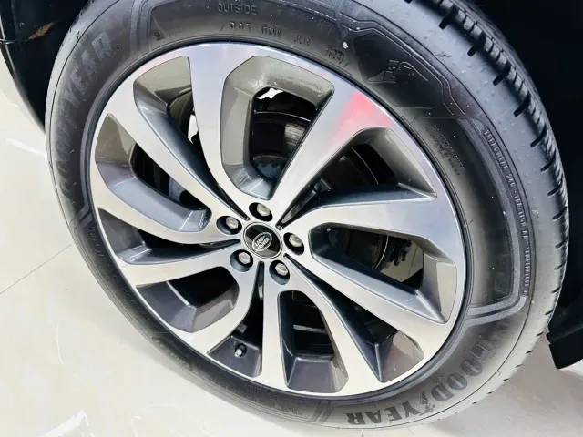 Land Rover Discovery Sport — Фото автомобиля 11