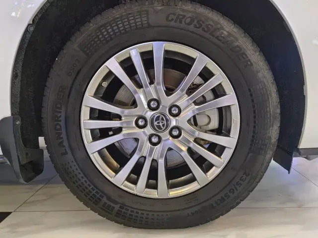 Toyota Sienna — Фото автомобиля 22