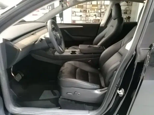 Tesla Model Y — Фото автомобиля 14